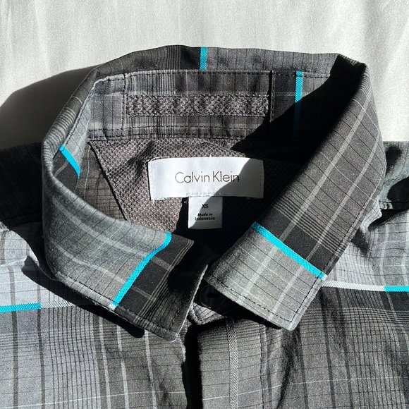 Calvin Klein Shirt - Picture 2 of 8